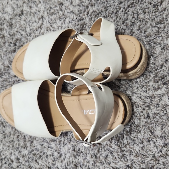 Soda sandals size 8 - Picture 3 of 7